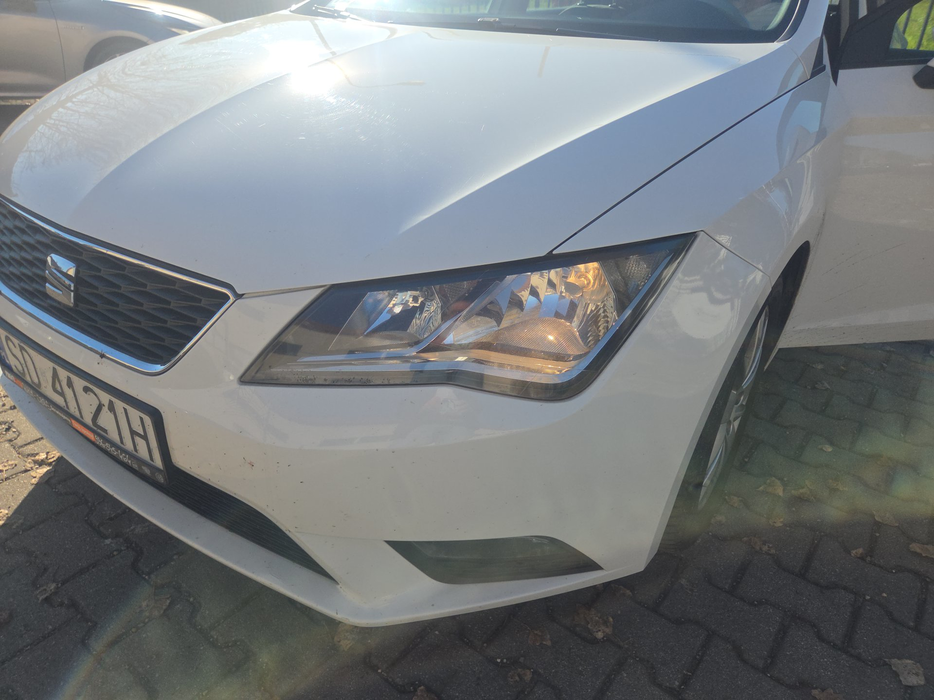 Zdjęcie oświetlenia przedniego i dolnego lewego