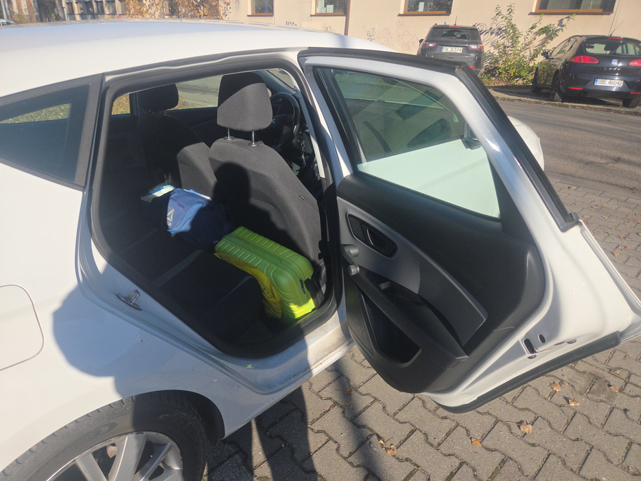 Zdjęcie wnętrza od pasażera, tył