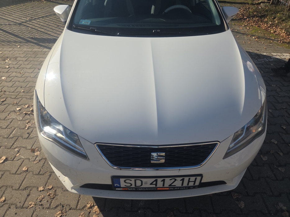 Zdjęcie pokrywy komory silnika