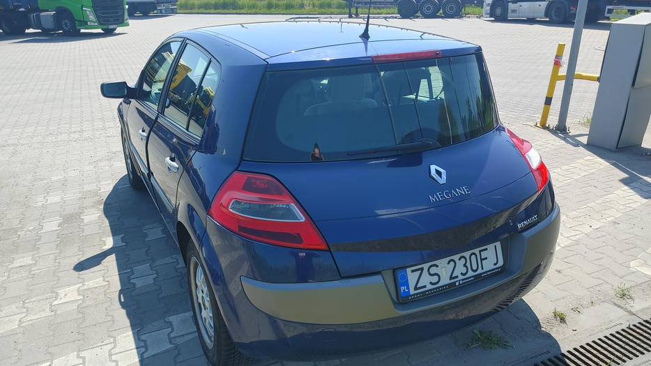 Zdjęcie po ukosie, lewy tył