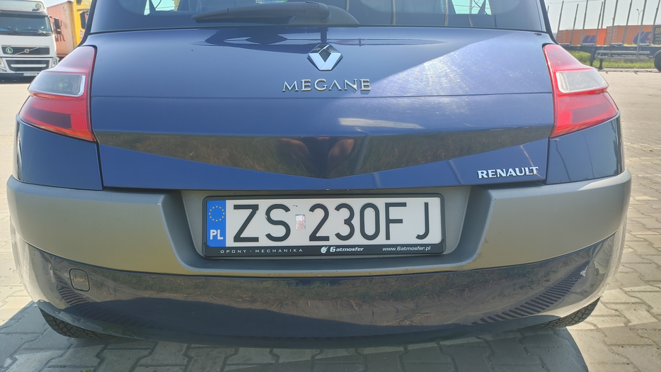 Zdjęcie pokrywy bagażnika