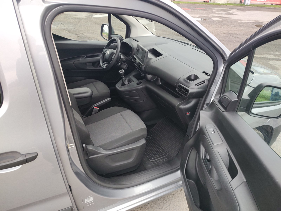 Zdjęcie wnętrza od pasażera, przód