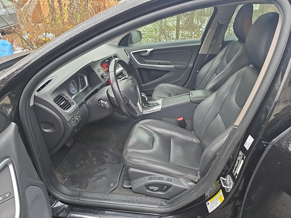 Zdjęcie wnętrza od kierowcy, przód