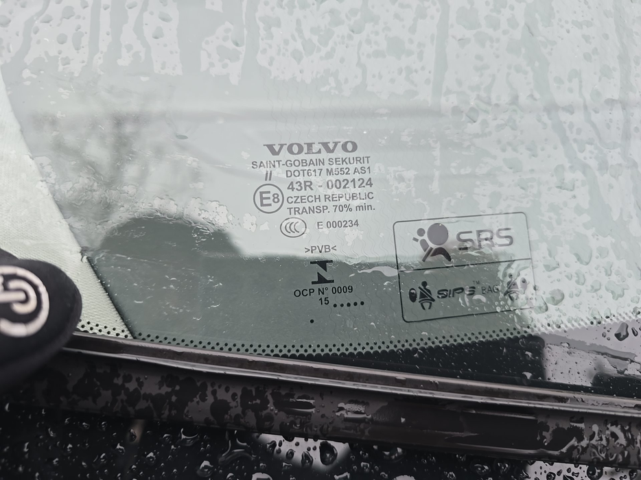 Zdjęcie szyby czołowej - zdjęcie uszkodzeń