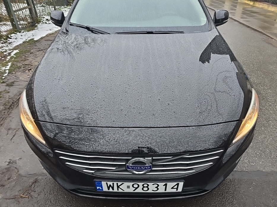 Zdjęcie pokrywy komory silnika