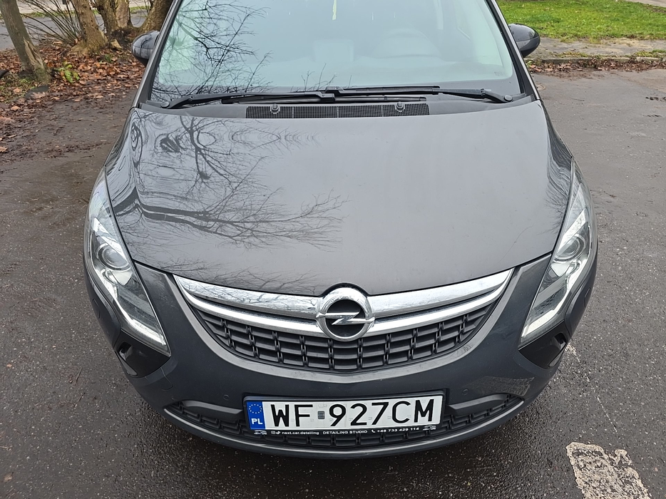 Zdjęcie pokrywy komory silnika