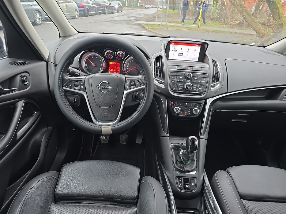 Zdjęcie kokpitu i kierownicy