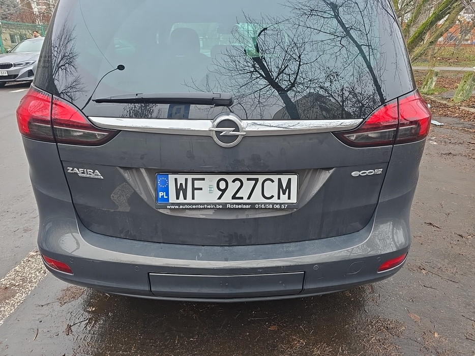 Zdjęcie pokrywy bagażnika