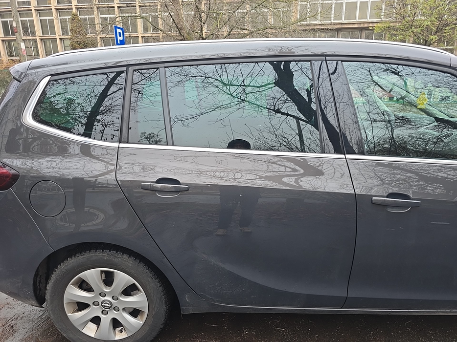 Zdjęcie drzwi tylnych prawych wraz z szybą