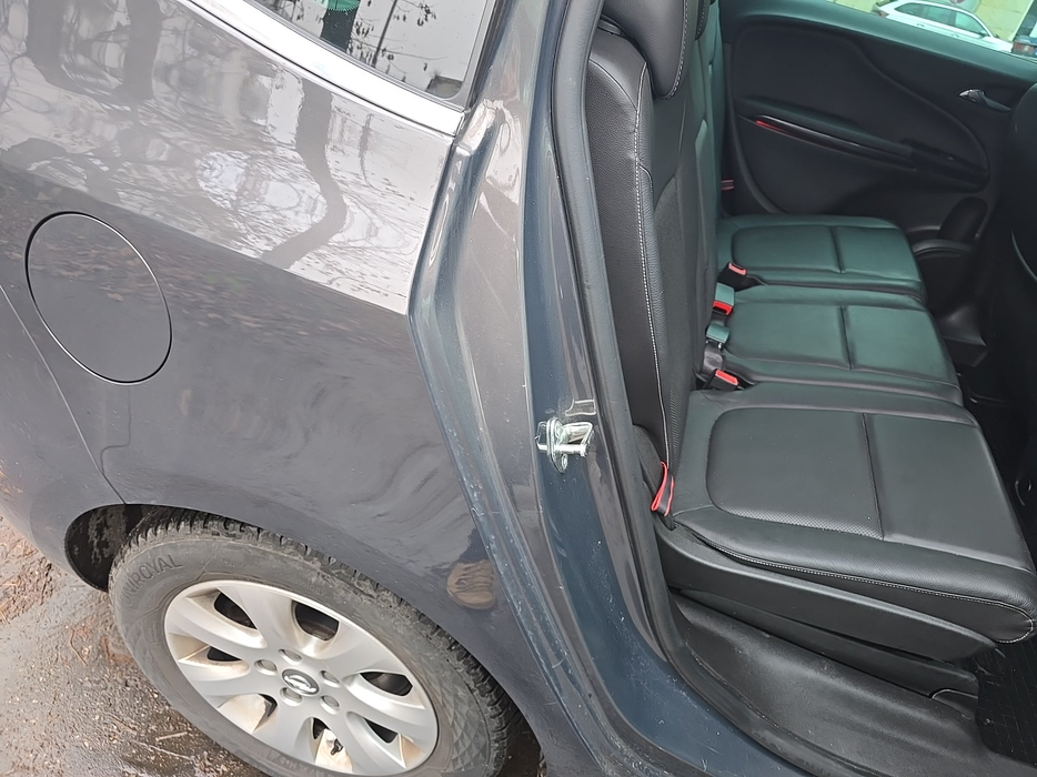 Zdjęcie słupka C prawego