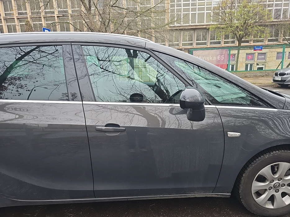 Zdjęcie drzwi przednich prawych wraz z szybą