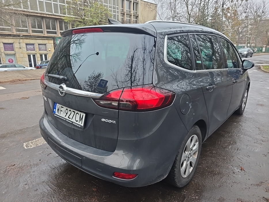 Zdjęcie po ukosie, prawy tył