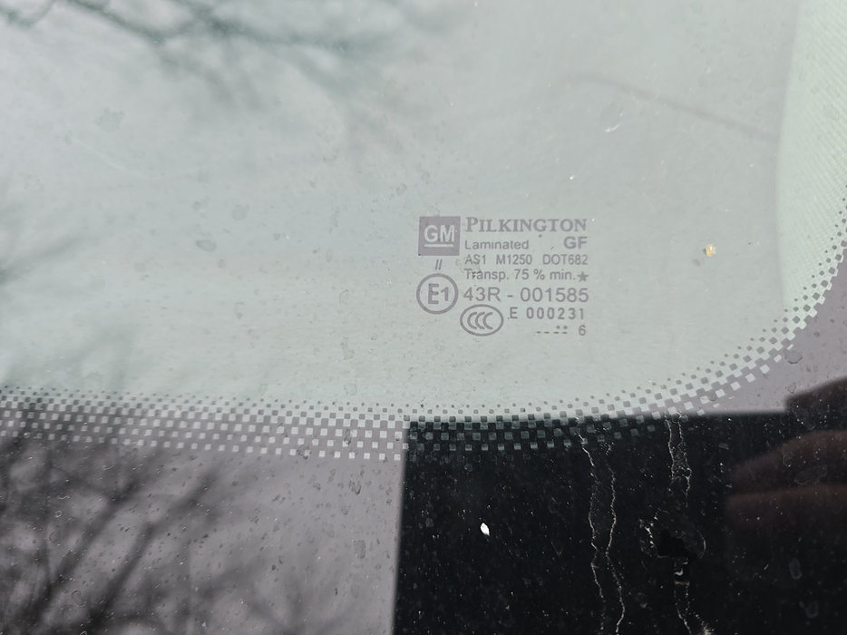 Zdjęcie szyby czołowej - zdjęcie uszkodzeń