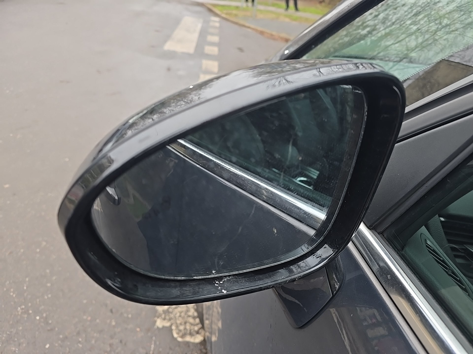 Zdjęcie zwierciadła lusterka lewego