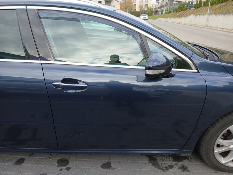 Zdjęcie drzwi przednich prawych wraz z szybą