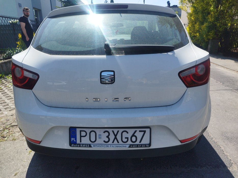 Zdjęcie pokrywy bagażnika