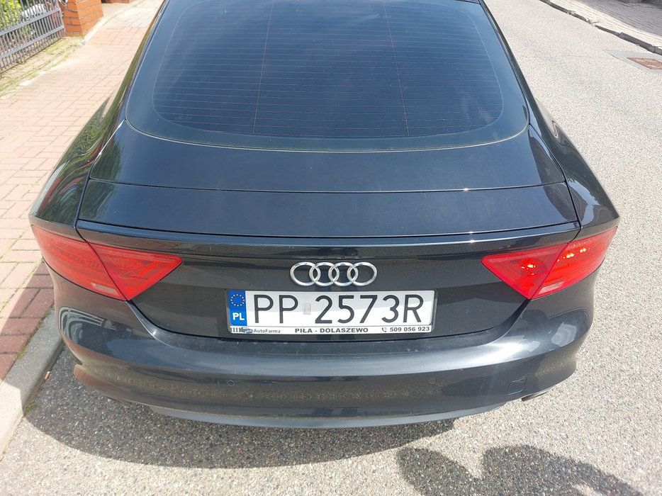 Zdjęcie pokrywy bagażnika