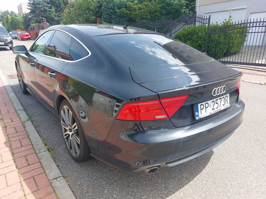 Zdjęcie po ukosie, lewy tył