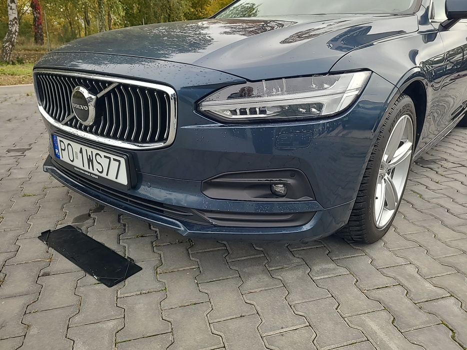 Zdjęcie oświetlenia przedniego i dolnego lewego