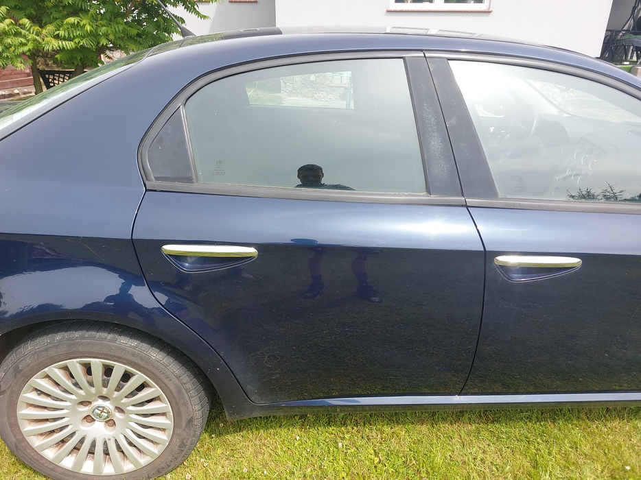 Zdjęcie drzwi tylnych prawych wraz z szybą