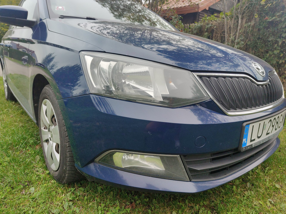 Zdjęcie oświetlenia przedniego i dolnego prawego