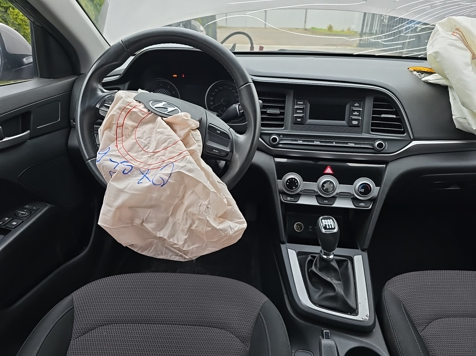 Zdjęcie kokpitu i kierownicy