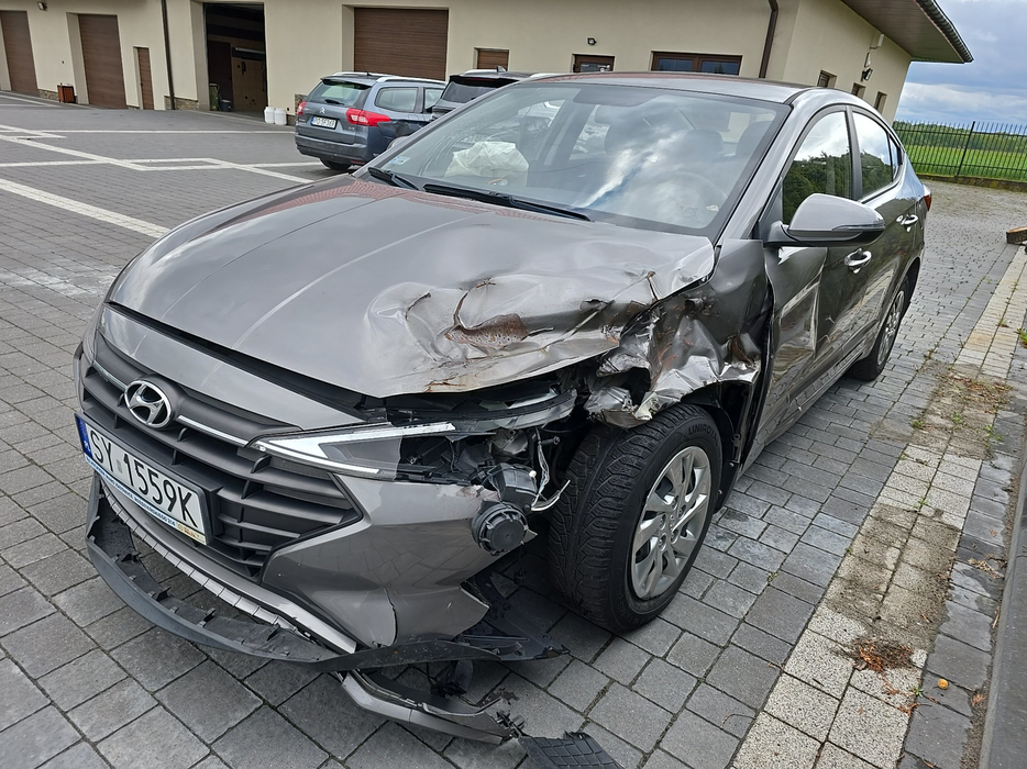 Zdjęcie po ukosie, lewy przód