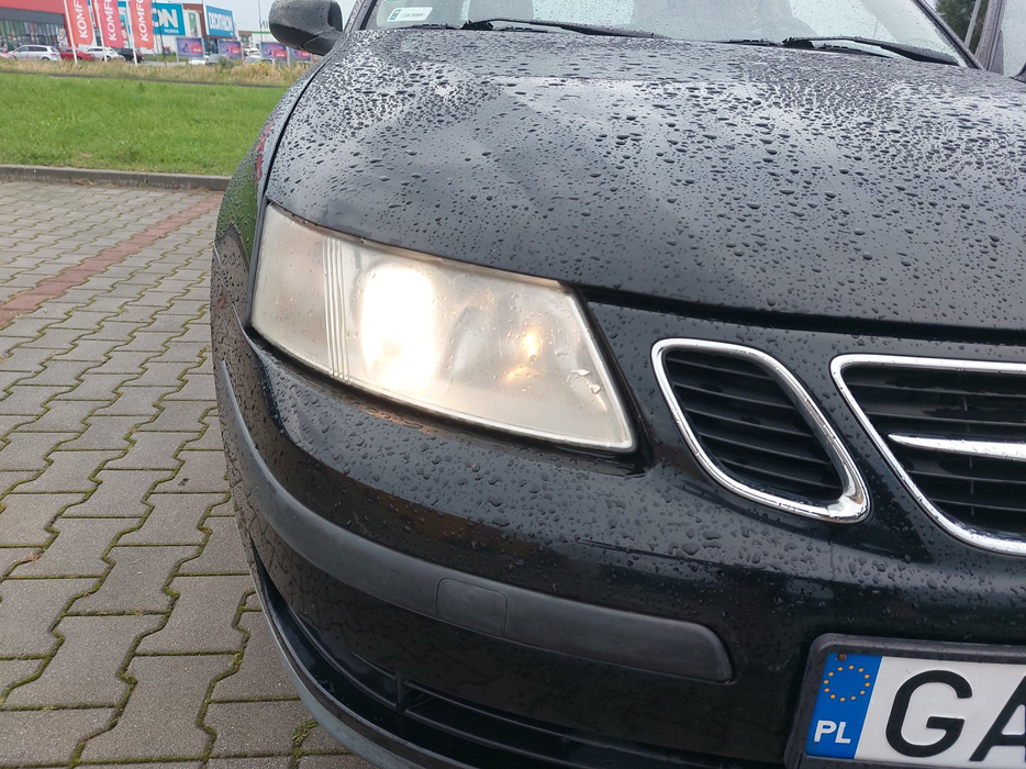 Zdjęcie oświetlenia przedniego i dolnego prawego