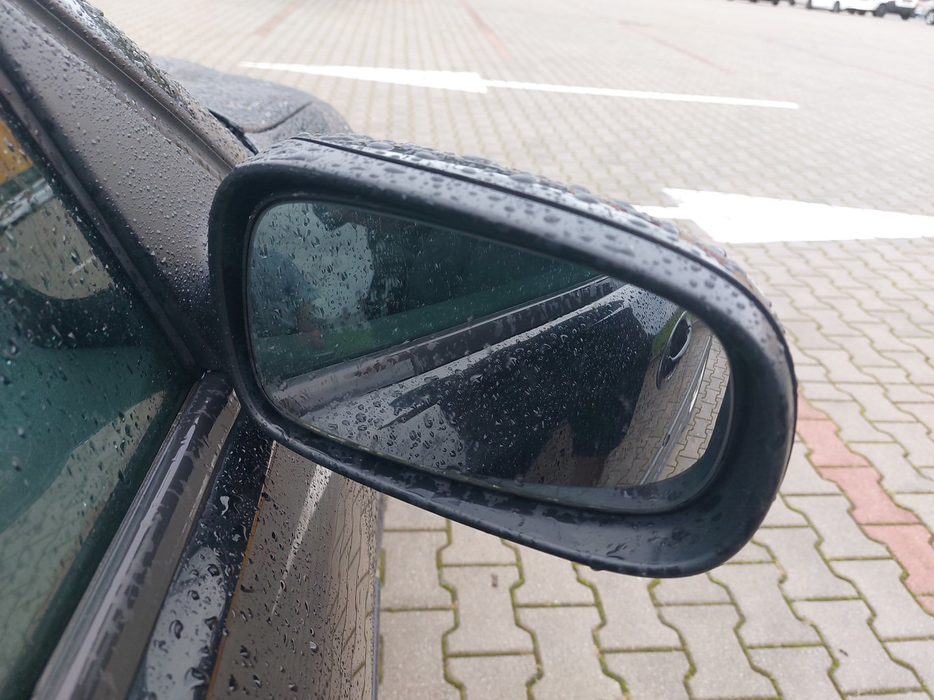 Zdjęcie zwierciadła lusterka prawego