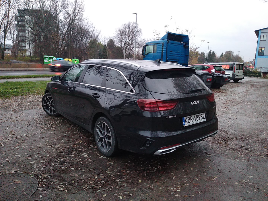 Zdjęcie po ukosie, lewy tył