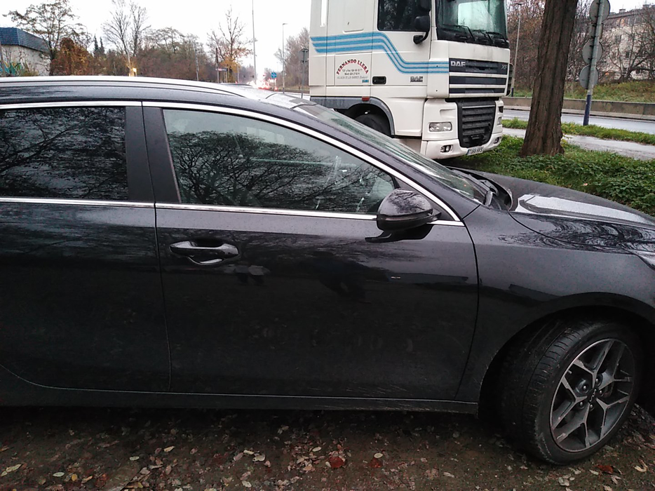 Zdjęcie drzwi przednich prawych wraz z szybą