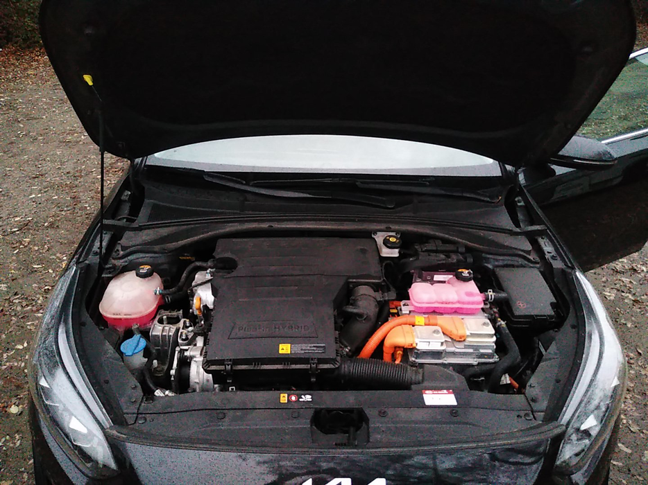 Zdjęcie wnętrza komory silnika