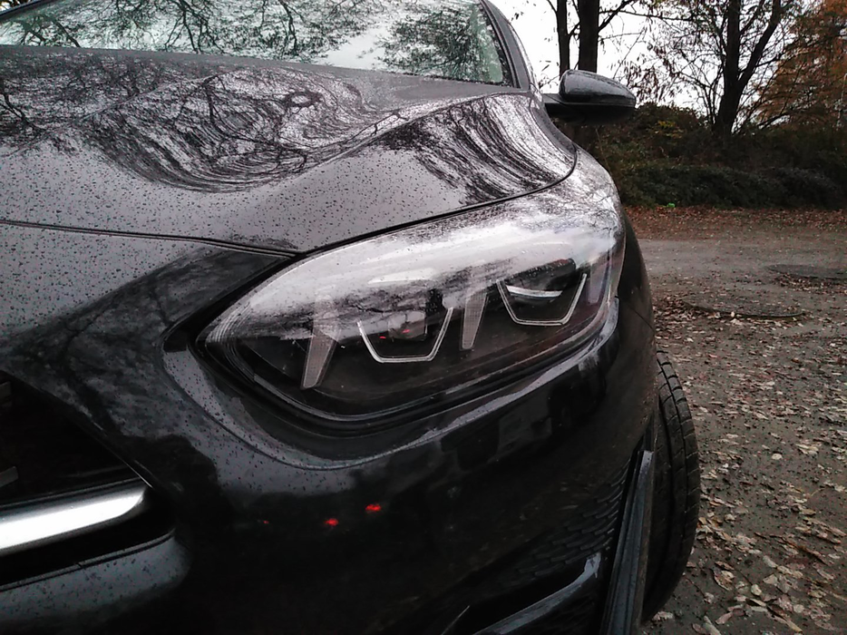 Zdjęcie oświetlenia przedniego i dolnego lewego