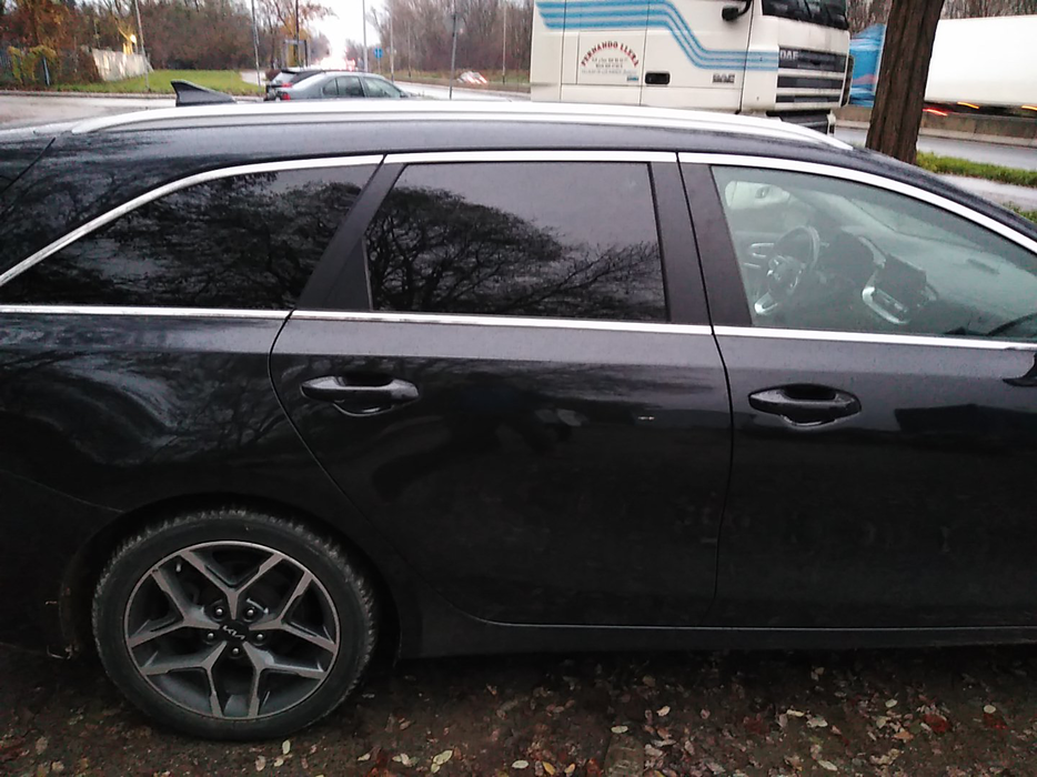 Zdjęcie drzwi tylnych prawych wraz z szybą