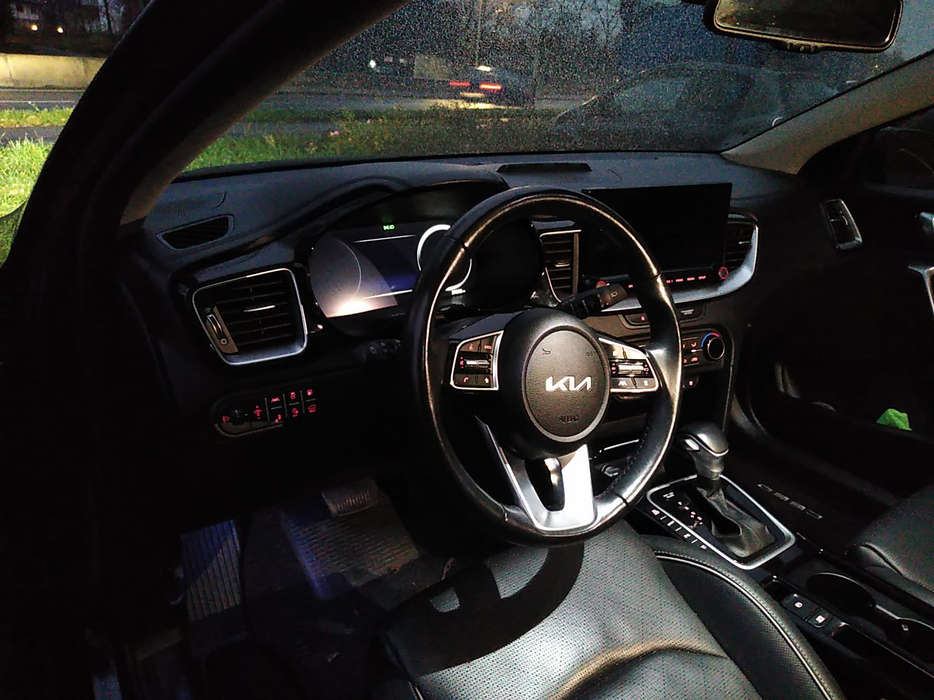 Zdjęcie kokpitu i kierownicy