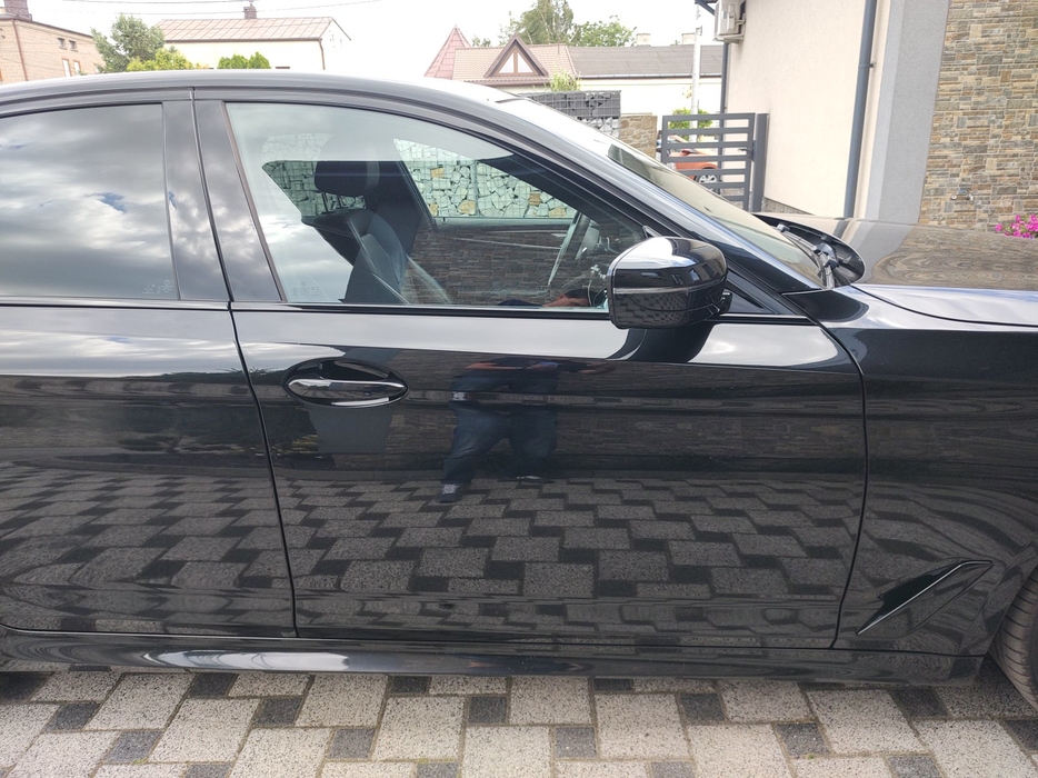 Zdjęcie drzwi przednich prawych wraz z szybą