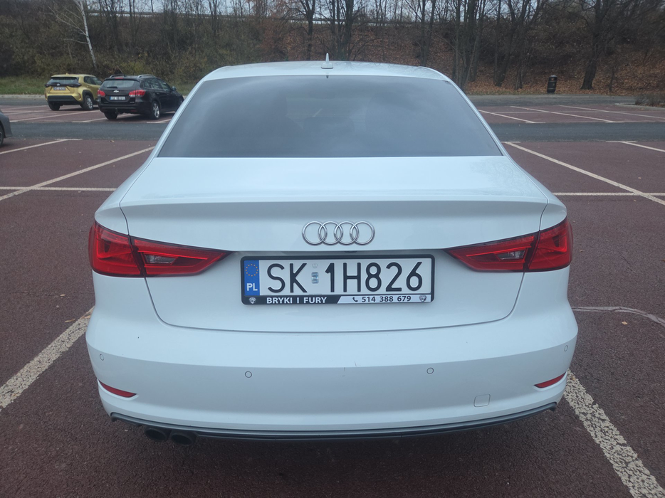 Zdjęcie pokrywy bagażnika