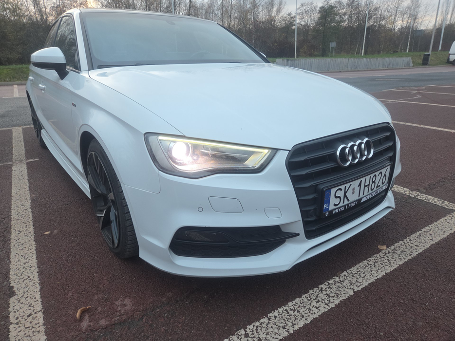 Zdjęcie oświetlenia przedniego i dolnego prawego