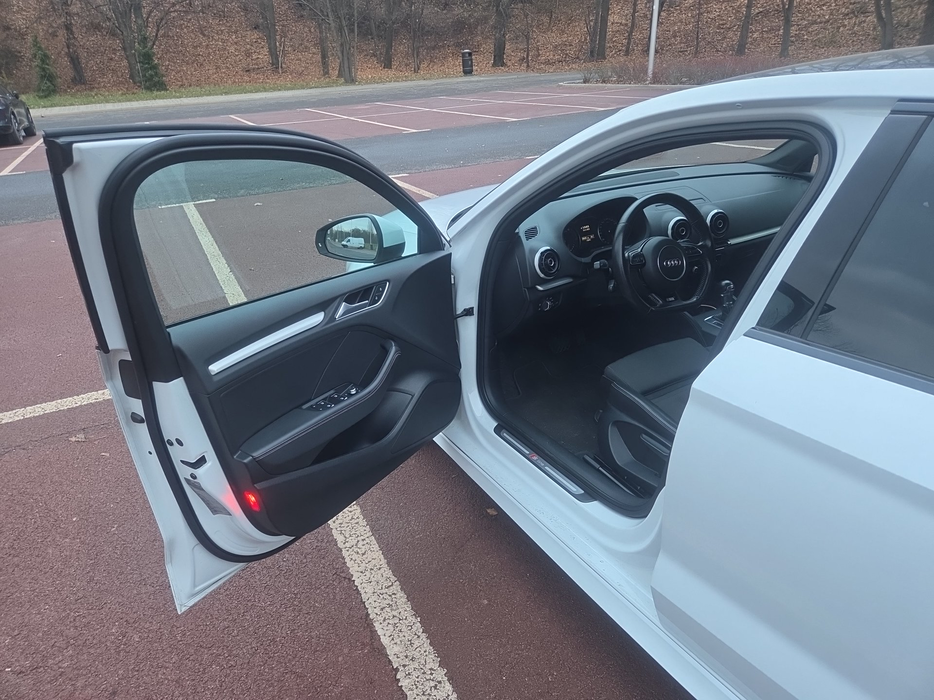 Zdjęcie wnętrza od kierowcy, przód