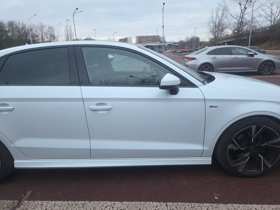 Zdjęcie drzwi przednich prawych wraz z szybą