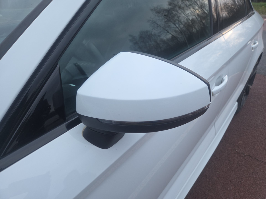 Zdjęcie obudowy lusterka lewego