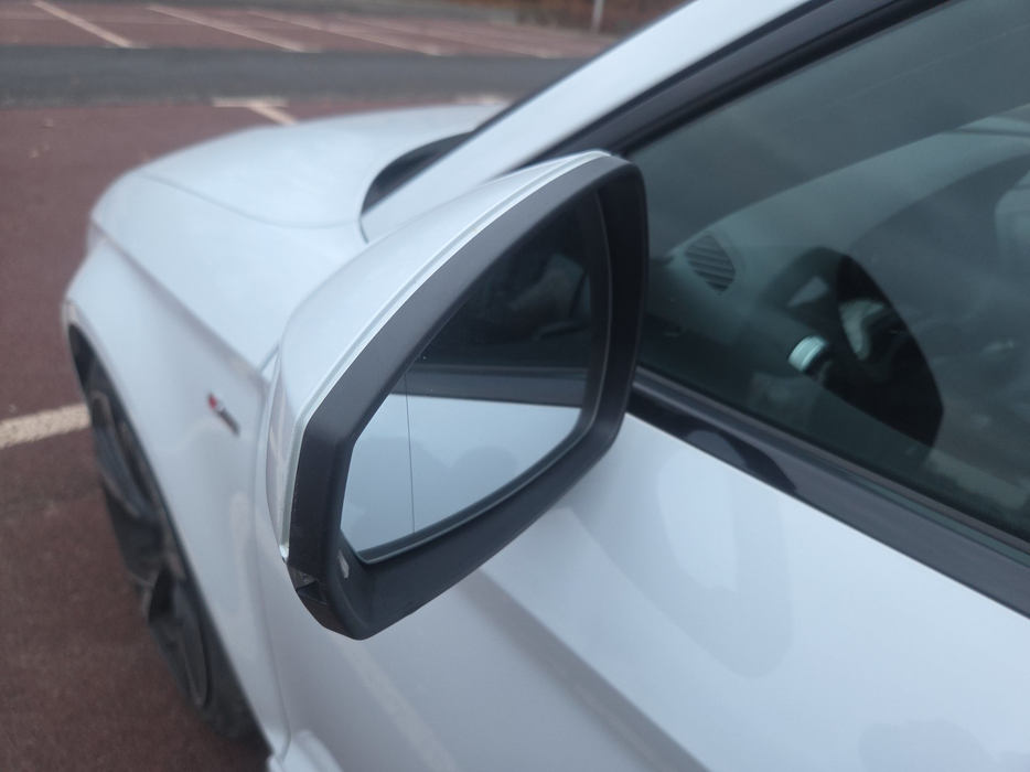 Zdjęcie zwierciadła lusterka lewego