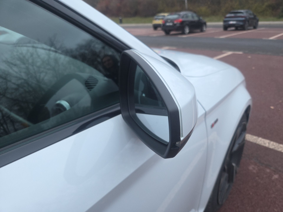 Zdjęcie zwierciadła lusterka prawego