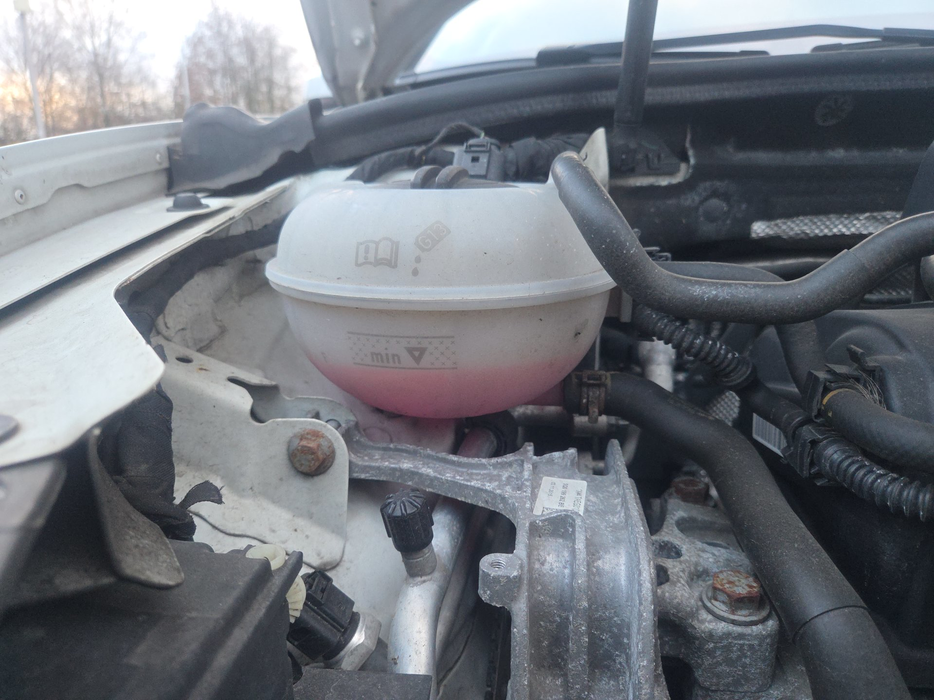Zdjęcie zbiorniczka płynu chłodzącego