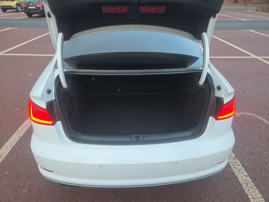 Zdjęcie przestrzeni bagażowej