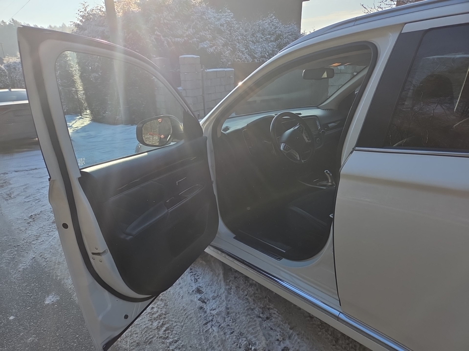 Zdjęcie wnętrza od kierowcy, przód