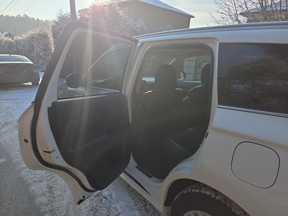 Zdjęcie wnętrza od kierowcy, tył