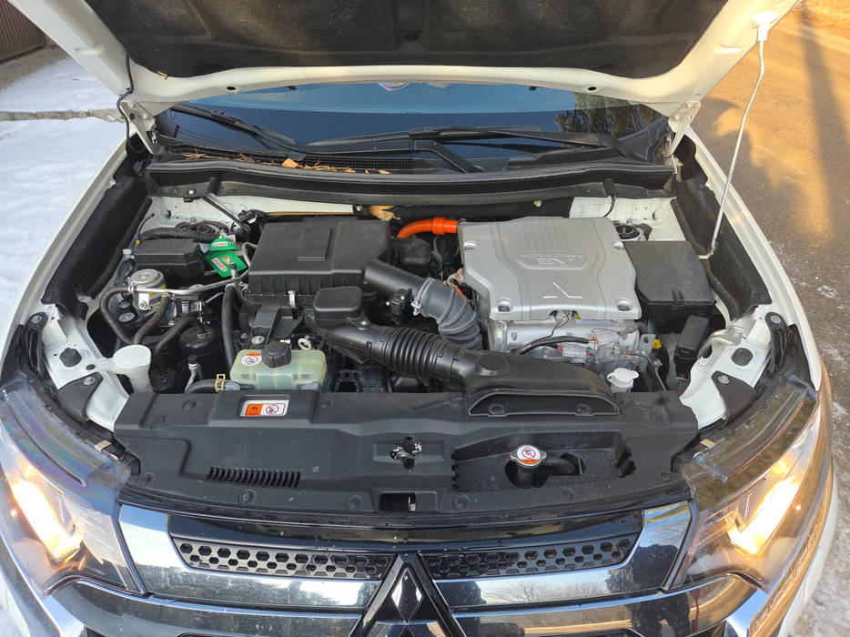 Zdjęcie wnętrza komory silnika