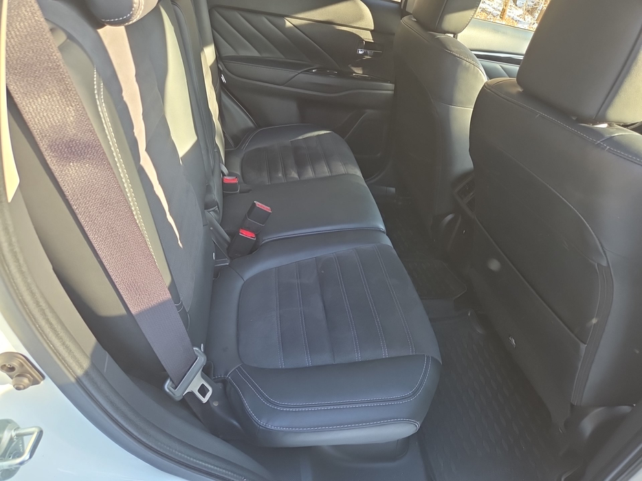 Zdjęcie kanapy tylnej z prawej strony