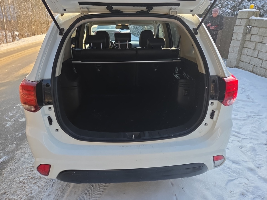 Zdjęcie przestrzeni bagażowej